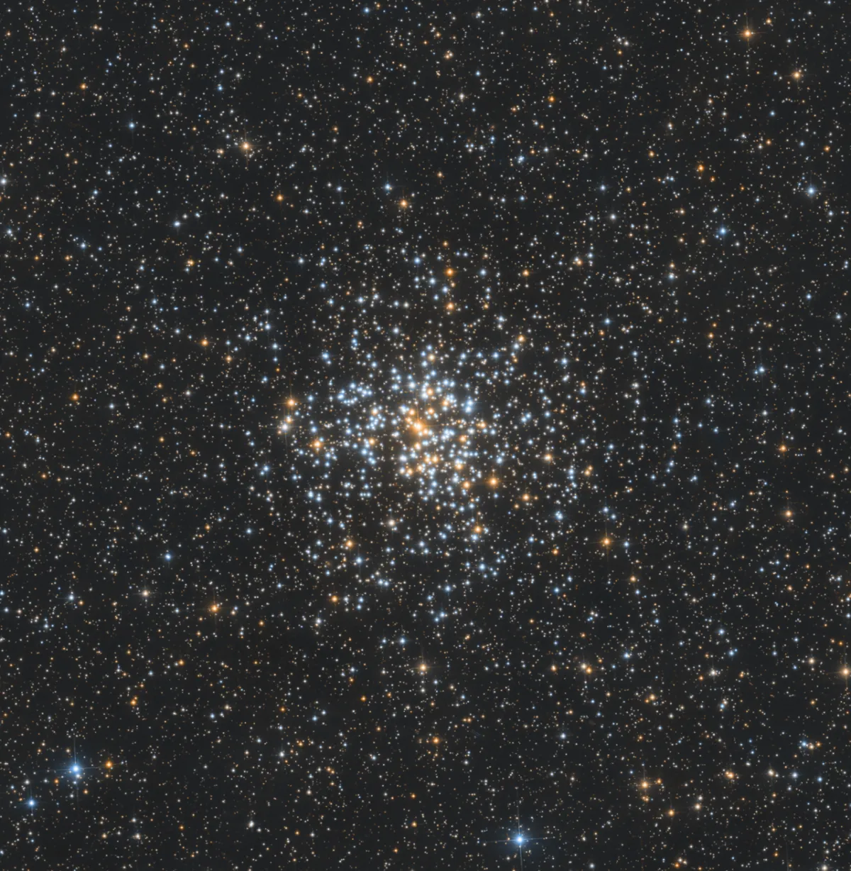L'ammasso stellare aperto M37 nella costellazione dell'Auriga