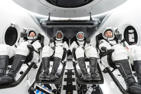 Crew Dragon ha attraccato alla Stazione Spaziale Internazionale
